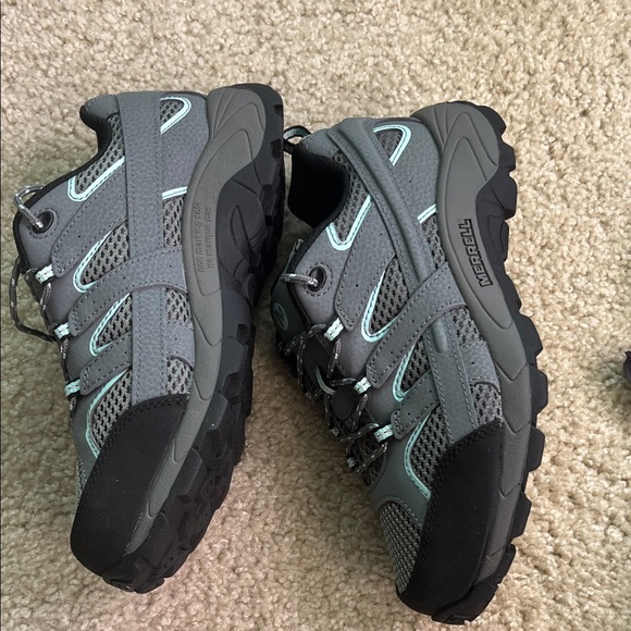 Merrell Black and Gray Athletic Shoes, NWT, size 6 Wide - Picture 6 of 11